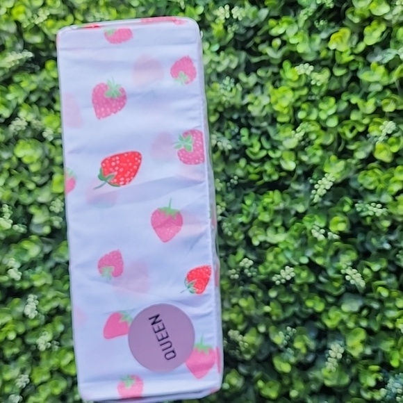 Kate Spade Green Strawberry Queen Sheet Set 100% Cotton Percale New - Picture 6 of 10